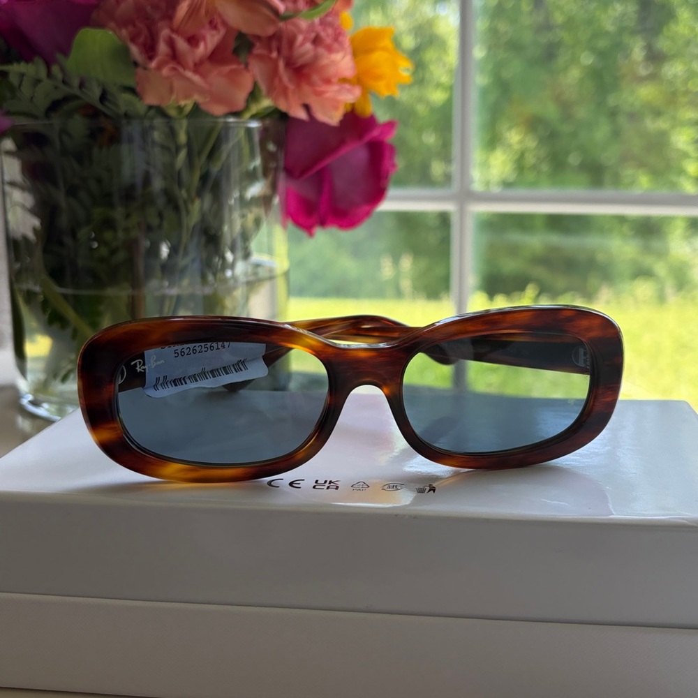 Ray-Ban Women’s Tortoiseshell Brown Frame with Gray Lenses Sunglasses - Picture 9 of 10